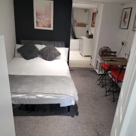 Hidden Treasure- 2 Beds Sleeps 3 Gillingham