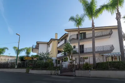 Hotel Il Ceppo Hotel dekat Lido Venere