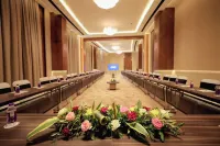 The World Surat Hotels in Сурат