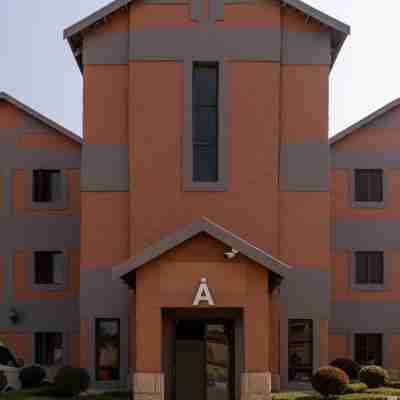 Best Overnight with Free WiFi. Modern & Private Hotel Exterior