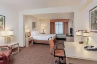 La Quinta Inn & Suites by Wyndham Garden City Hotels in Garden City