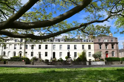 The Townhouse Hotel a 