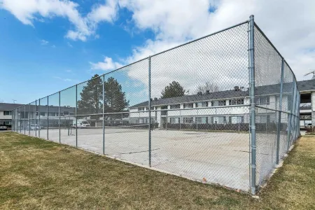 Pet Friendly, Ground Floor Condo, Central Orem