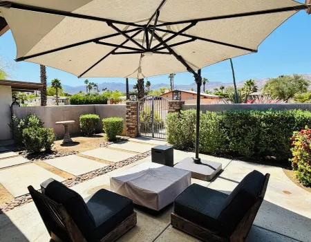 South PD~ Great Location, Pet Friendly, Large Private Pool and Backyard Отели рядом с достопримечательностью «Melissa Morgan Fine Art Gallery»