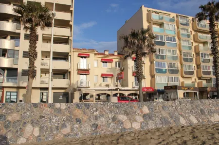 Hotel Saint Georges, Face à la Mer Отели рядом с достопримечательностью «Le Bleu 'N' Blue»