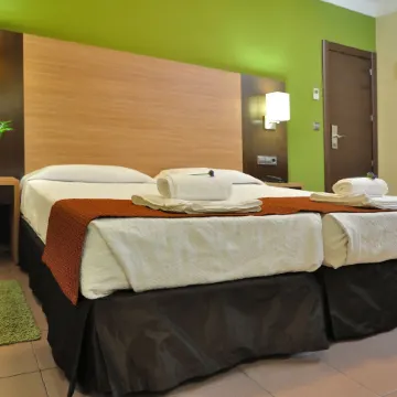 Hostal Ballesta Отели рядом с достопримечательностью «Небоскреб "Испания"»