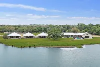 Lakeside Family Getaway – Amenity Packed