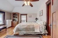 Enjoy Beachfront Living With family! Các khách sạn ở Racine