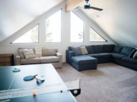 Ponderosa Park Lake House -- Private dock and beach! Hotels in McCall