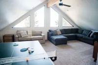 Ponderosa Park Lake House -- Private dock and beach!