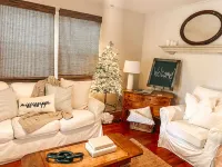 Cozy hub cottage in downtown Hattiesburg. Sleeps 4