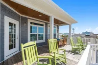 "Tides a Wastin Private Pool w/Opt Heat, Hot Tub, Tiki Bar, Elevator