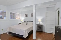 Charming Courtyard and Walkable Downtown Access - Unique Hideaway