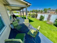 Charming Hideaway with Spacious Open Floor Plan - Delightful Comfort