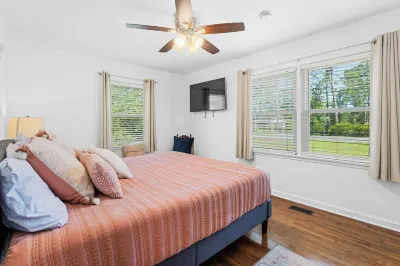 Charming Guest Favorite•Fenced Yard•Close to Sgmc & Vsu•Luv Pets•Gas Fire Pit Hotels in der Nähe von Tickle Me Pink Academy