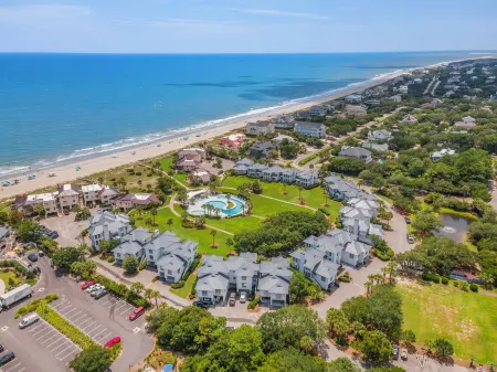Coastal Oasis with Beach Gear Rentals and Club Access - Beautiful Retreat
