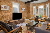 Cozy Patio, Gas Grill, and Garage Parking - Charming Getaway Hotels in Edgewater