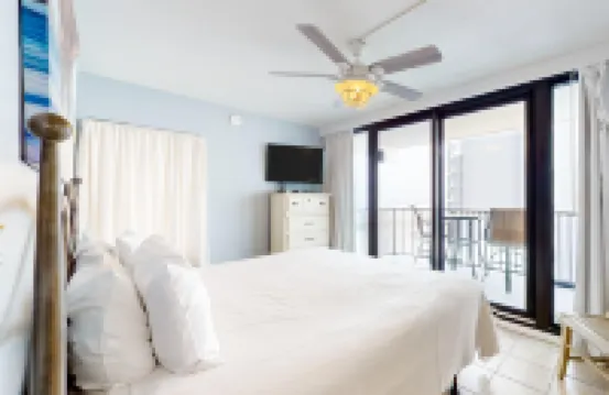 6th-floor condo with pool, central A/C, free WiFi, balcony, & views