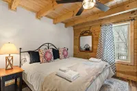 Mountain View and Hot Tub - Charming Rustic Retreat