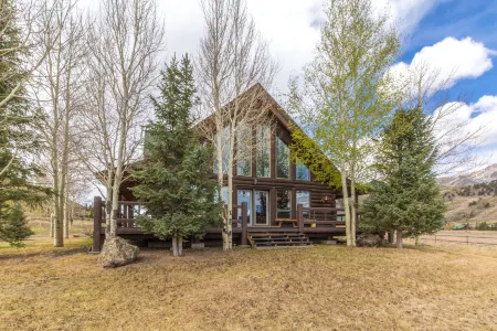 Custom Log Home-Pet-Friendly-Rio Grande River Acce