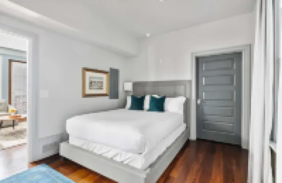 Historic Downtown - Steps from King Street!