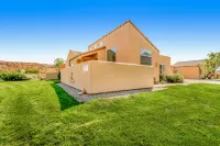 Spacious, family-friendly home near downtown with seasonal pool & hot tub