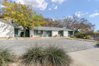 Gorgeous Retreat - Shared Pool, Hot Tub, Designer Linens