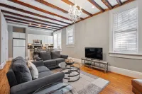 Charming Historic Retreat - Cozy Sanctuary with Modern Comforts
