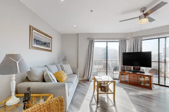 The Inn at St Thomas Square 1304B