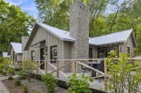 Lakeside Luxury with Hot Tub and Modern Charm - Exquisite Cottage Retreat