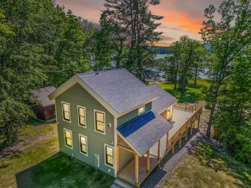 Private Waterfront with Hot Tub and Sauna - Luxurious Retreat Hotel di Fryeburg
