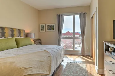 Charming Condo with Balcony and Parking - Modern City Oasis Colburn Earth Science Museum 주변 호텔