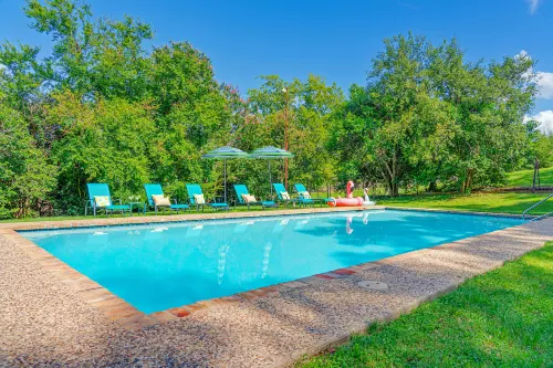 Private Hot Tub, Large Pool, and Fire Pit - Tranquil Retreat