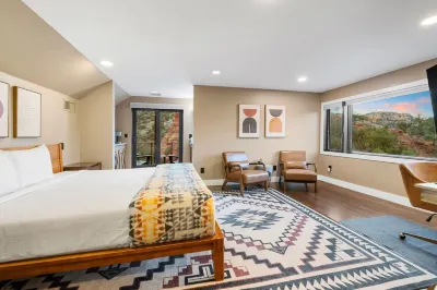 Ravens Rock Retreat: Clifftop Estate w/ 360 Views