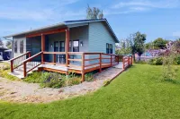 Designer Cottage | Accessible Kitchen & Bathroom | 5 Minutes to Downtown Hotels in Tacoma