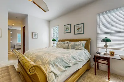 Welcoming Home with Golf Course View, High-Speed WiFi, and Central AC