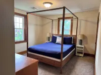 Gameroom with Foosball+Arcade! Spacious Home,Lots of Parking,Perfect for Groups!