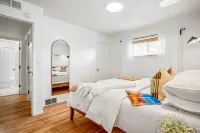 Spacious Backyard and Cozy Interiors - Inviting Family Retreat Hotels in Tesuque