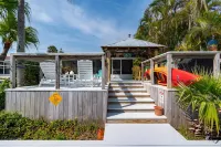 Tiki Bar and Pool with Fishing Dock - Spectacular Waterfront Haven