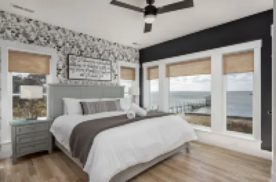 Stunning Views and Private Pool - Luxurious Waterfront Oasis