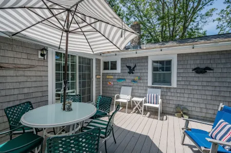 Spacious Yard and Just Steps to Beach - Charming Coastal Haven Отели в г. Harwich Port