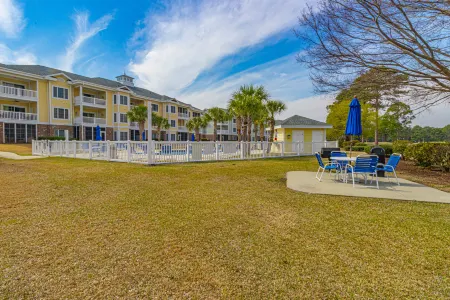 Scenic Golf Course Views and Cozy Comforts - Charming Coastal Getaway