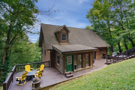 Spacious Home with Hot Tub and Entertainment - Charming Mountain Retreat