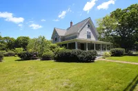 Charming Coastal Getaway with Outdoor Shower - Stunning Seaside Retreat Hotel dekat Bass Hole Boardwalk