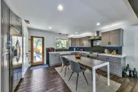 Luxurious Hot Tub and Fenced Backyard Oasis - Stunning Retreat