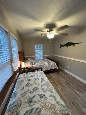 NEW in Suwannee 5-bedroom with 11+ beds with Free boat slip and trailer parking