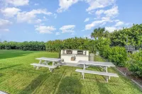 Coastal Retreat: 2B/2B Direct Ocean Front Condo