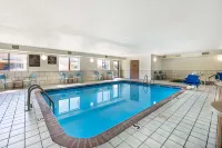 Sleep Inn & Suites Salina I-135 - Pool