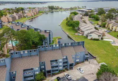 Lake Conroe Treasure. Lake Front, Boat Dock Hotels near Christ Church