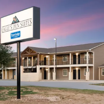Eagle's Den Suites Carrizo Springs a Travelodge by Wyndham